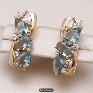 Elegant Gold and Blue and white Crystal Earrings NEW snap leverback